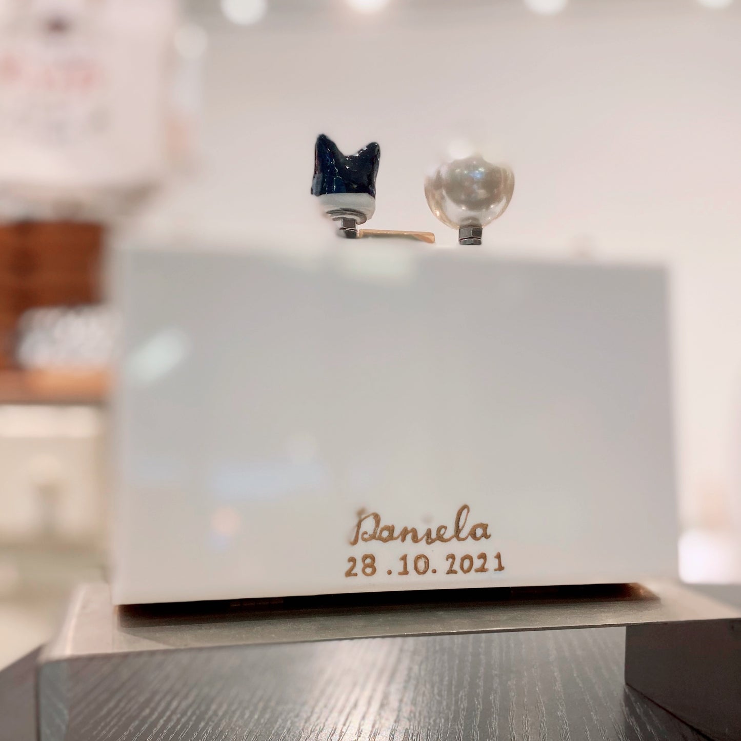 Special dates | Customise initials or dates at the back of clutch bag