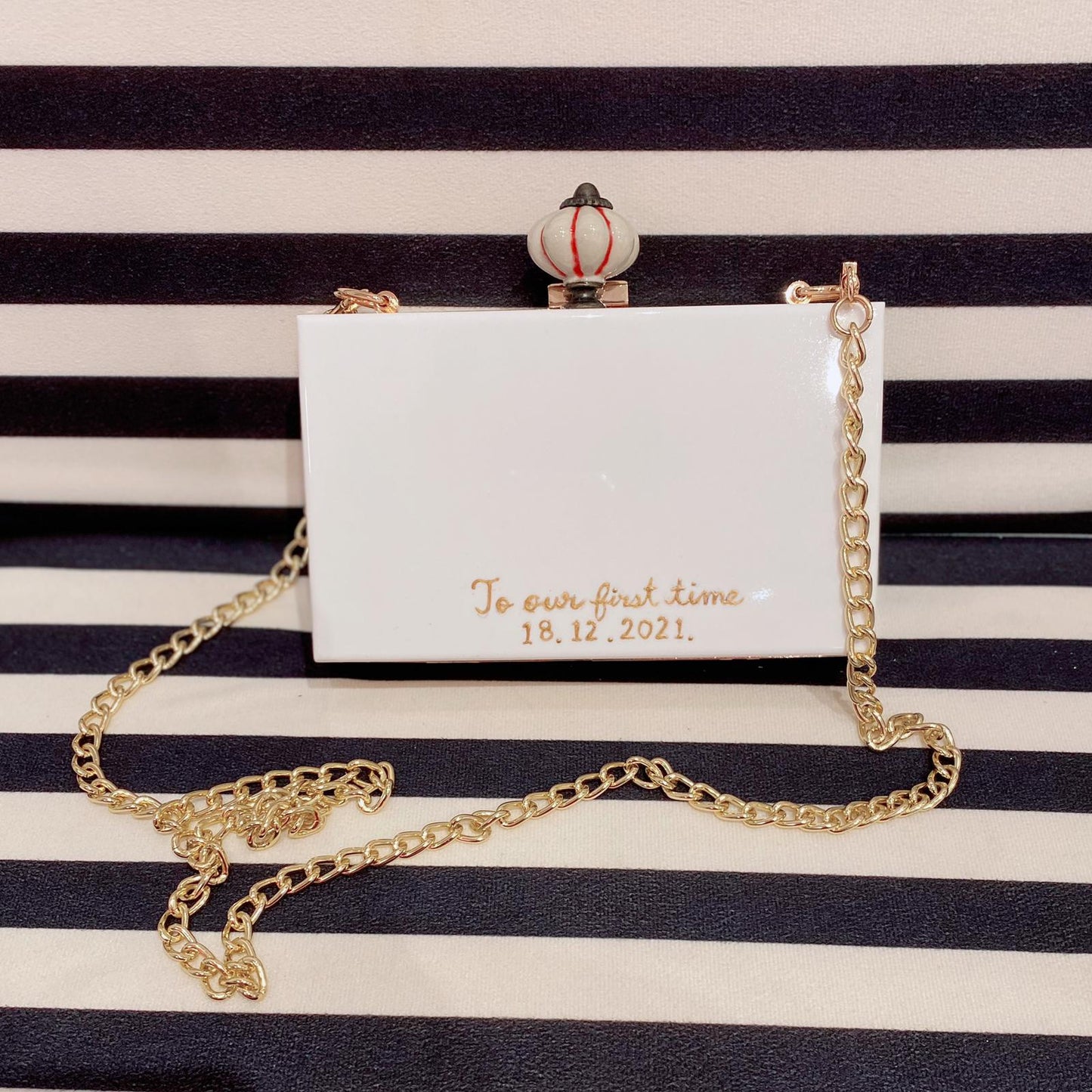 Special dates | Customise initials or dates at the back of clutch bag